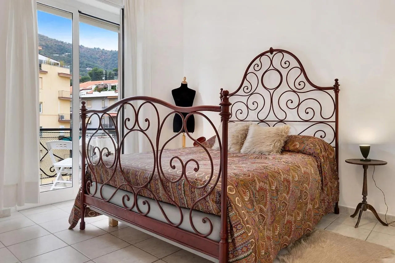 Casa Rosso Melograno Apartment Alassio